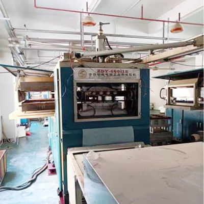 Użyte 8000kg kubek Thermoforming Machine z maksymalną szerokość kształtowania 750mm