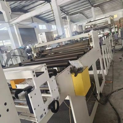 Maszyna do wytłaczania tworzyw sztucznych z wysoką zdolnością wytłaczania i systemem chłodzenia wodą
